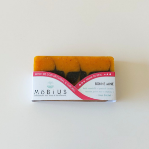 Savon visage Bonne Mine à la carotte emballé avec bandeau MöBiUS Cosmétiques, savon visage fabriqué près de Lille
