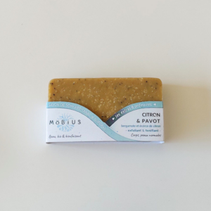 Savon Citron & Pavot exfoliant emballé avec bandeau MöBiUS Cosmétiques, savon surgras tonifiant fabriqué près de Lille