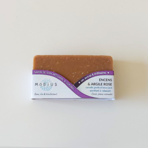 Savon Encens & Argile Rose purifiant et relaxant emballé avec bandeau MöBiUS Cosmétiques, savon surgras artisanal fabriqué près de Lille