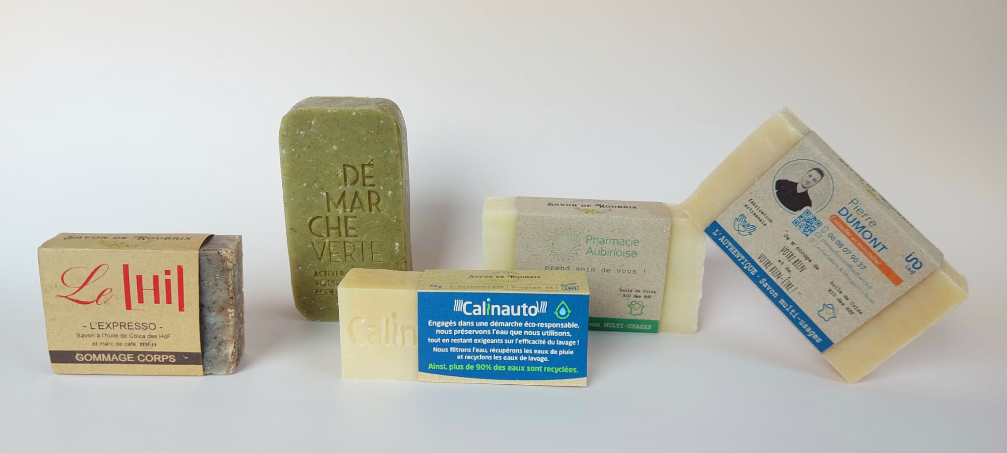 Cadeaux d’entreprise personnalisés MöBiUS Cosmétiques : savons artisanaux estampillés aux logos et messages des clients.