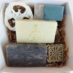 Coffret cadeau Noël masculin ouvert avec savon Ch’ti, savon ristretto et soins naturels.