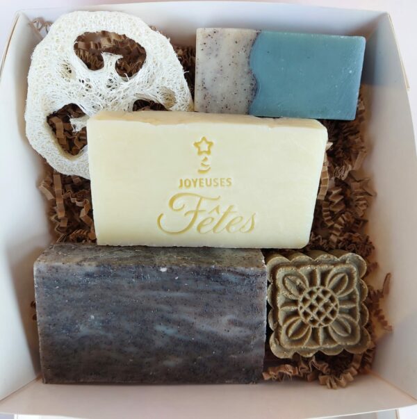 Coffret cadeau Noël masculin ouvert avec savon Ch’ti, savon ristretto et soins naturels.