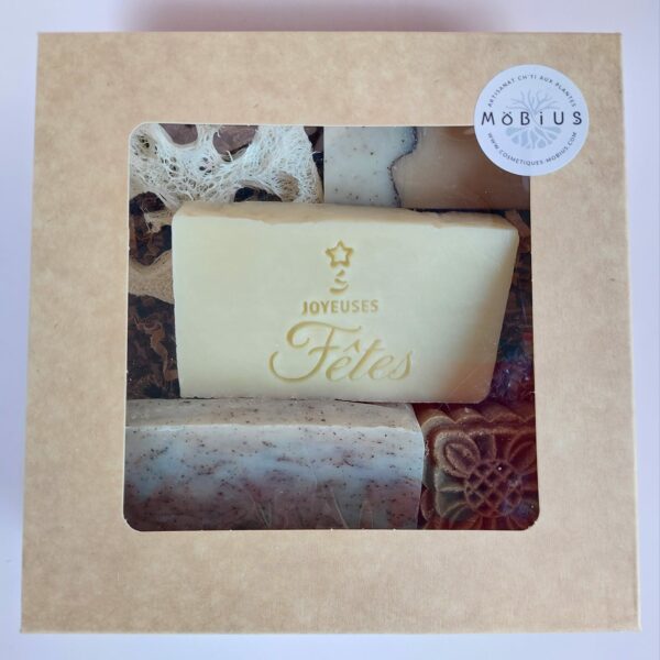 Coffret cadeau Noël féminin fermé avec savons artisanaux et cosmétiques naturels près de Lille.